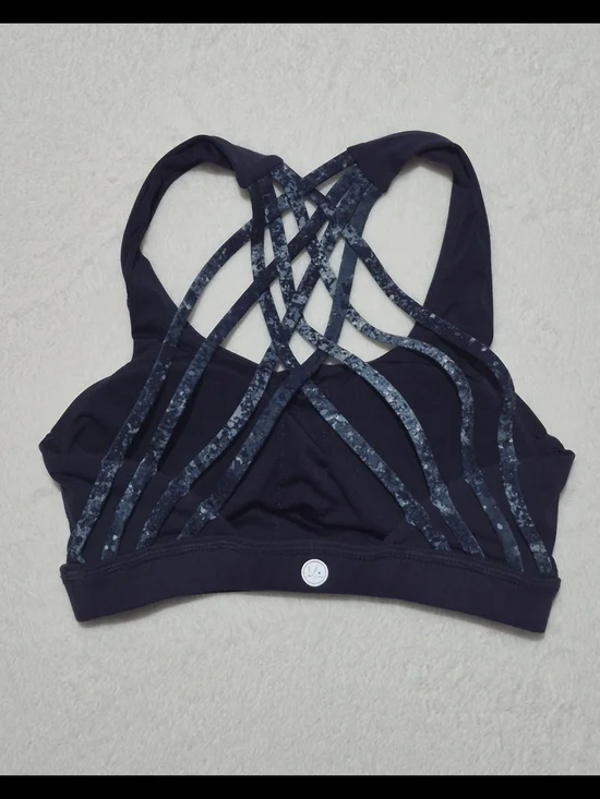 Women's Queenieke Sports Bra - Picture 9 of 10